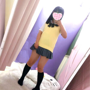 助けてください!狭い事務所に大勢の美少女がすし詰め状態!!新宿JKリフレ